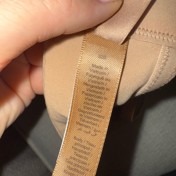 SKIMS Fits Everybody Strapless Bra - Picture 3 of 3